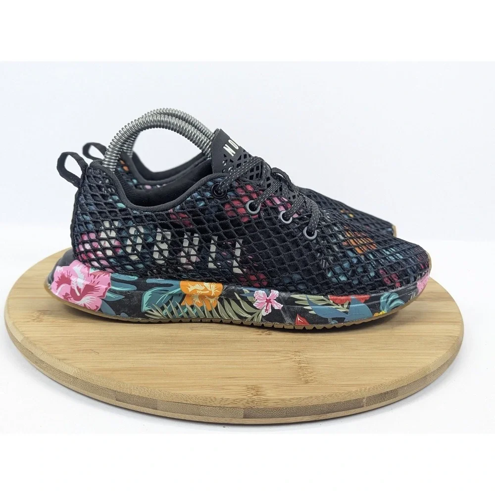 l Sneakers